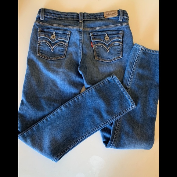 Levi’s Girl’s Skinny Jeans w/button down back pockets - Picture 1 of 7